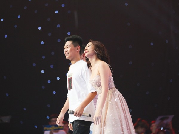 Xuất hiện cậu bé làm náo loạn Xuất hiện cậu bé làm náo loạn "The Voice Kids" vì quá giống Erik ngày xưa