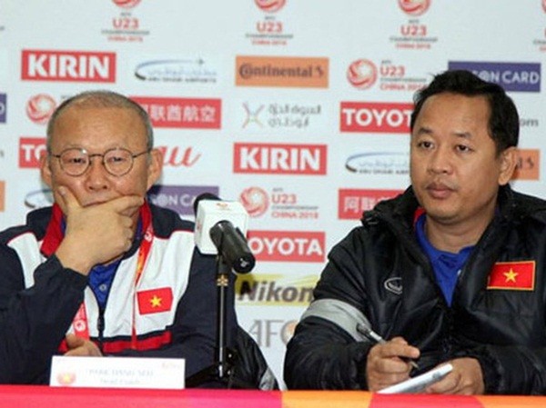 Lê Huy Khoa: Trợ lý ngôn ngữ hay người phát ngôn của đội tuyển? Lê Huy Khoa: Trợ lý ngôn ngữ hay người phát ngôn của đội tuyển?