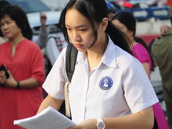 Tuyển sinh lớp 10 Hà Nội: Trường THPT công lập sẽ giảm khoảng 3.000 học sinh Tuyển sinh lớp 10 Hà Nội: Trường THPT công lập sẽ giảm khoảng 3.000 học sinh