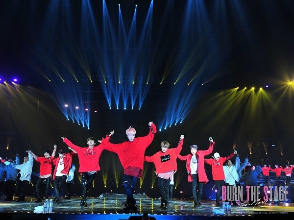Tháng 11, V-A.R.M.Y có hẹn với Tháng 11, V-A.R.M.Y có hẹn với "Burn the stage (Sân khấu ánh sáng)" của BTS