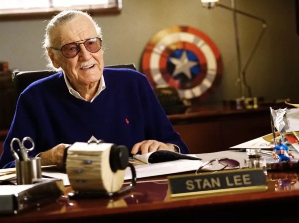 “Bố ruột” của các siêu anh hùng Marvel - Stan Lee đã ra đi và thọ 95 tuổi “Bố ruột” của các siêu anh hùng Marvel - Stan Lee đã ra đi và thọ 95 tuổi