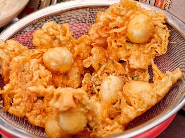 Săn lùng phiên bản trứng cút mới Săn lùng phiên bản trứng cút mới "gây nghiện" ở Sài Gòn - Trứng cút chiên bột sốt me