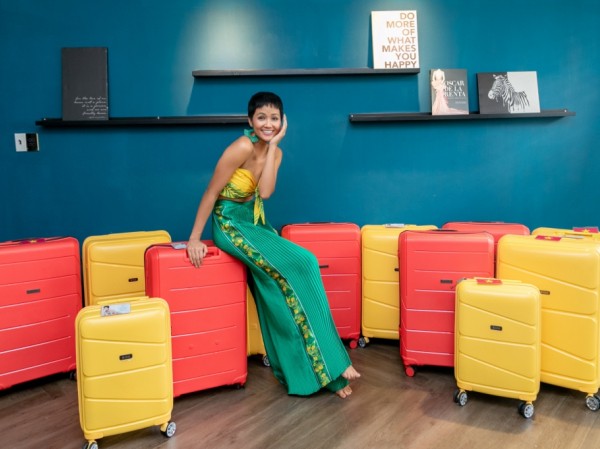 H’Hen Niê nổi bật trong các hoạt động của Miss Universe vì ngày nào cũng thay 3-4 bộ trang phục H’Hen Niê nổi bật trong các hoạt động của Miss Universe vì ngày nào cũng thay 3-4 bộ trang phục