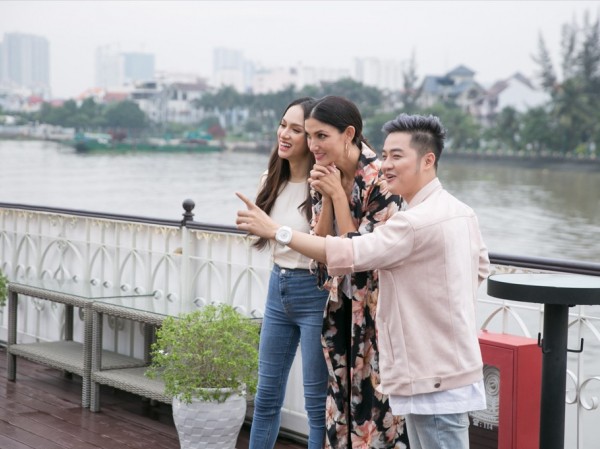 Thanh Duy mời host Thanh Duy mời host "Asia's Next Top Model" và Hương Giang ăn tối trên du thuyền