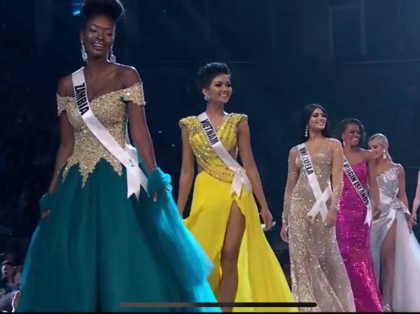 Bán kết Miss Universe 2018: H'Hen Niê nổi bật trong trang phục dạ hội với gam vàng rực rỡ Bán kết Miss Universe 2018: H'Hen Niê nổi bật trong trang phục dạ hội với gam vàng rực rỡ
