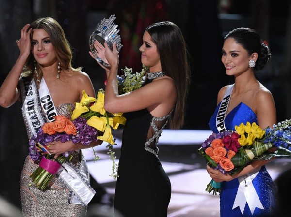 Miss Universe 2018: Khổ thân MC Steve Harvey, lại bị trêu vì Miss Universe 2018: Khổ thân MC Steve Harvey, lại bị trêu vì "phốt" đọc nhầm Hoa Hậu