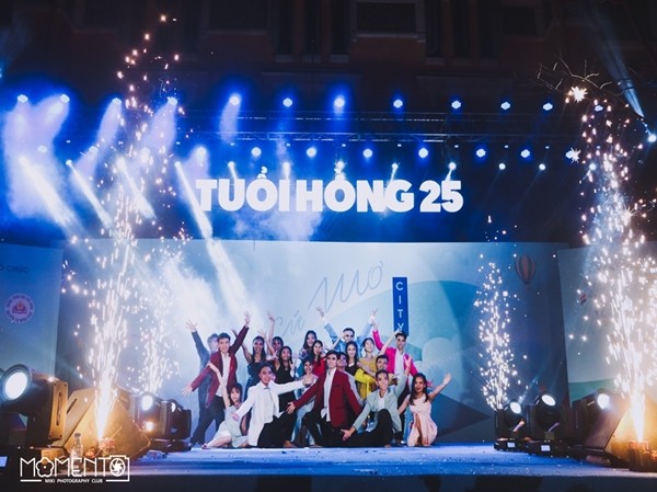 “Tuổi Hồng Minh Khai 25”: Teen Sài Thành “đắm chìm” trong đêm nhạc của những giấc mơ “Tuổi Hồng Minh Khai 25”: Teen Sài Thành “đắm chìm” trong đêm nhạc của những giấc mơ
