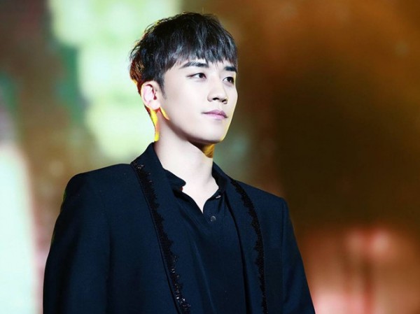 Seungri (Big Bang) gửi lời xin lỗi đến fan tại chính concert cuối cùng trước khi nhập ngũ Seungri (Big Bang) gửi lời xin lỗi đến fan tại chính concert cuối cùng trước khi nhập ngũ