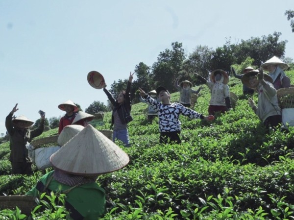 Khán giả bất ngờ khi nghe Trường Giang rap bằng giọng Quảng Nam trong MV mới Khán giả bất ngờ khi nghe Trường Giang rap bằng giọng Quảng Nam trong MV mới