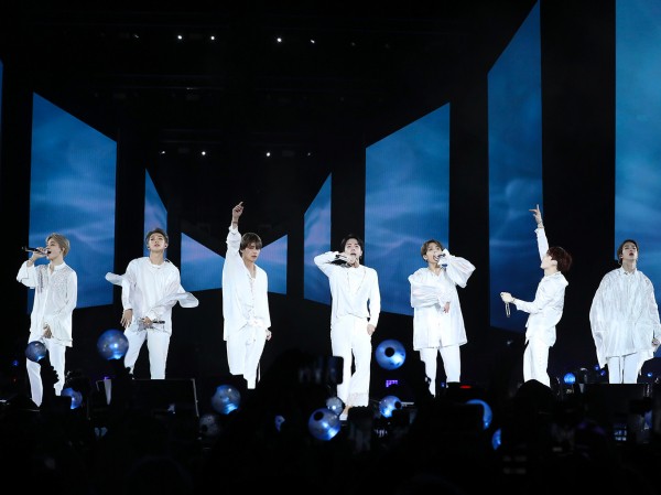 Giá vé xem concert BTS tăng lên đến 60 lần, ARMY chỉ còn biết khóc ròng Giá vé xem concert BTS tăng lên đến 60 lần, ARMY chỉ còn biết khóc ròng