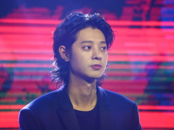 Jung Joon Young bị khai trừ khỏi Jung Joon Young bị khai trừ khỏi "2 Days 1 Night", phải về nước ngay để nhận điều tra