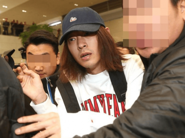 Vừa trở về quê nhà Hàn Quốc, Jung Joon Young đã lập tức bị cấm xuất cảnh Vừa trở về quê nhà Hàn Quốc, Jung Joon Young đã lập tức bị cấm xuất cảnh