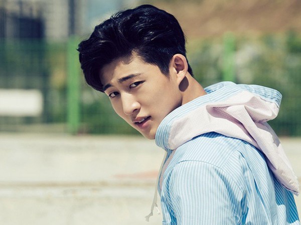 Khoảnh khắc dễ thương nhất năm: Quản lý của Red Velvet đi show cùng B.I (iKON) Khoảnh khắc dễ thương nhất năm: Quản lý của Red Velvet đi show cùng B.I (iKON)