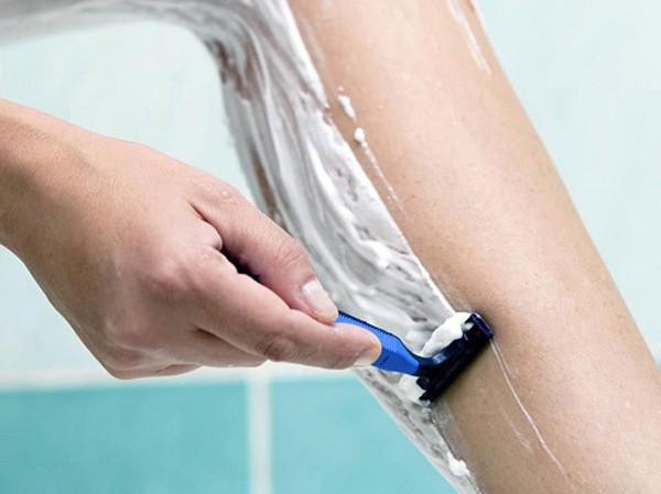 6 sai lầm cần tránh khi cạo lông chân 6 sai lầm cần tránh khi cạo lông chân