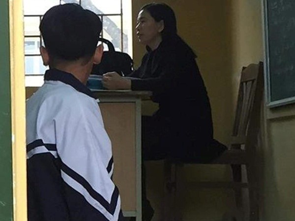 "Tôi bắt học sinh quỳ trước lớp là theo yêu cầu của phụ huynh"