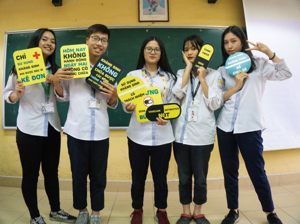 Teen THPT Kim Liên học cách sử dụng kháng sinh an toàn qua dự án Teen THPT Kim Liên học cách sử dụng kháng sinh an toàn qua dự án "AMR - The Untold Story"