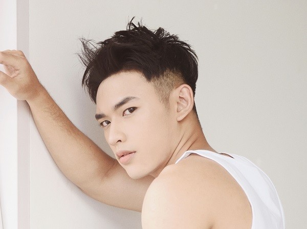 Hot boy Dương Minh Tuấn gây chú ý với bộ ảnh Hot boy Dương Minh Tuấn gây chú ý với bộ ảnh "mặt học sinh, thân hình phụ huynh"