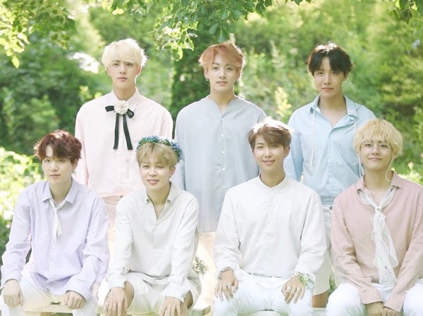 Tính cách thật của idol trong mắt người cùng ngành, BTS và TWICE được khen ngợi Tính cách thật của idol trong mắt người cùng ngành, BTS và TWICE được khen ngợi