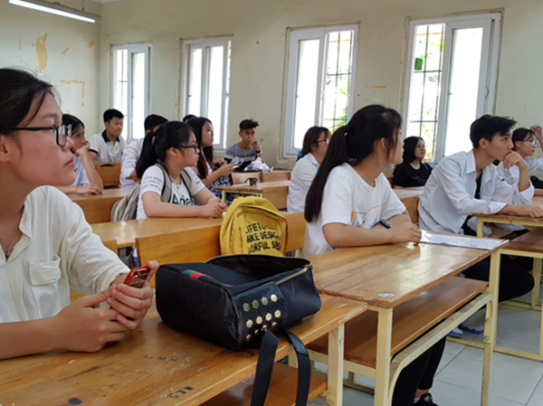 Thí sinh thức trắng đêm, vắt kiệt sức ôn thi THPT quốc gia 2019 Thí sinh thức trắng đêm, vắt kiệt sức ôn thi THPT quốc gia 2019