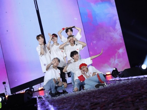 V-ARMY phấn khích khi biết V-ARMY phấn khích khi biết "Bring The Soul: The Movie" (BTS) sẽ được chiếu ở Việt Nam