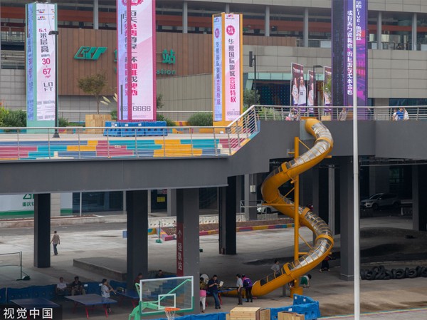 Trung Quốc: Cầu trượt xoắn dành cho người Trung Quốc: Cầu trượt xoắn dành cho người "lười" đi bộ