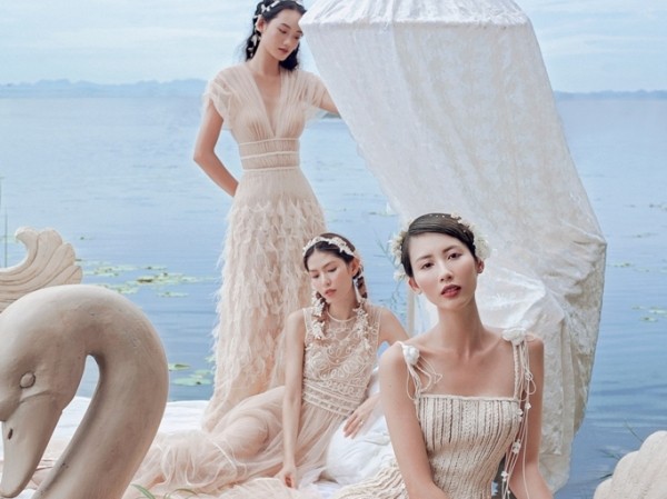Người mẫu Thùy Dương, Hằng Nguyễn cùng Quỳnh Anh hóa Người mẫu Thùy Dương, Hằng Nguyễn cùng Quỳnh Anh hóa "tiên nữ" giữa đầm Vân Long - Ninh Bình