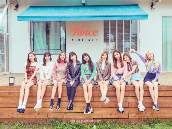 Thương tích đầy mình, TWICE vẫn tươi rói biểu diễn như không có gì xảy ra Thương tích đầy mình, TWICE vẫn tươi rói biểu diễn như không có gì xảy ra