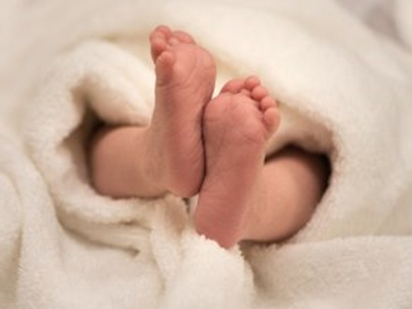 Bạn tin nổi không: Em bé có ngày sinh, giờ sinh và cân nặng… giống nhau! Bạn tin nổi không: Em bé có ngày sinh, giờ sinh và cân nặng… giống nhau!