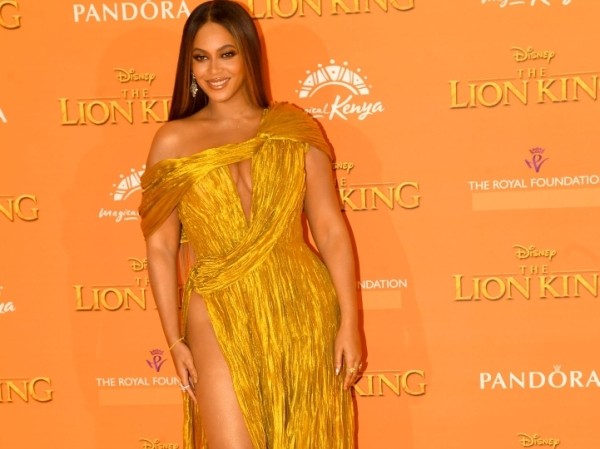 Ca sĩ Beyoncé diện thiết kế vàng rực của NTK Công Trí đi dự ra mắt phim “Vua sư tử” Ca sĩ Beyoncé diện thiết kế vàng rực của NTK Công Trí đi dự ra mắt phim “Vua sư tử”