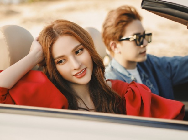 Sau đám cưới lãng mạn, vợ chồng Thu Thủy sánh đôi ngọt ngào trong MV mới Sau đám cưới lãng mạn, vợ chồng Thu Thủy sánh đôi ngọt ngào trong MV mới