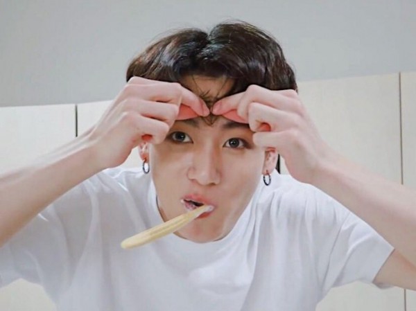 Thương Jungkook thật sự, đến bàn chải đánh răng cũng chẳng còn mà mua đây này Thương Jungkook thật sự, đến bàn chải đánh răng cũng chẳng còn mà mua đây này