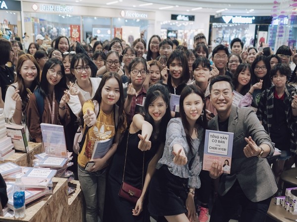 “Bí kíp” học tiếng Hàn trong “ba nốt nhạc” từ nữ Youtuber Kim Hye Ri rành rọt tiếng Việt “Bí kíp” học tiếng Hàn trong “ba nốt nhạc” từ nữ Youtuber Kim Hye Ri rành rọt tiếng Việt