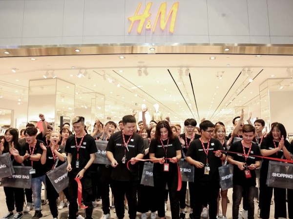 H&M khai trương cửa hàng thứ bảy trước sinh nhật tròn 2 tuổi tại Việt Nam H&M khai trương cửa hàng thứ bảy trước sinh nhật tròn 2 tuổi tại Việt Nam