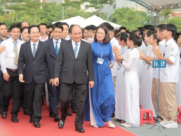 Thủ tướng Nguyễn Xuân Phúc: Dạy chữ đã quan trọng, dạy đức càng quan trọng hơn Thủ tướng Nguyễn Xuân Phúc: Dạy chữ đã quan trọng, dạy đức càng quan trọng hơn