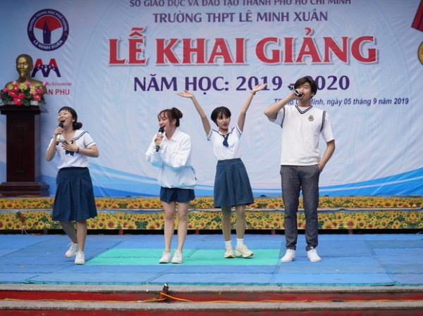 Kaity Nguyễn, Trang Hý cùng nhóm bạn Kaity Nguyễn, Trang Hý cùng nhóm bạn "đại náo” lễ khai giảng