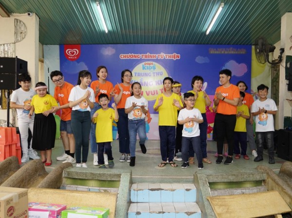 Các tài năng nhí Các tài năng nhí "Mầm Chồi Lá" mang Trung thu đến cho những bạn nhỏ ít may mắn