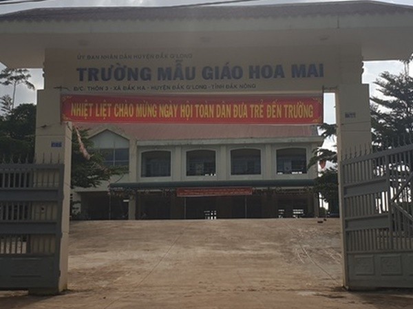 Muốn cho con đi học, phụ huynh phải bỏ phong bì cả triệu đồng? Muốn cho con đi học, phụ huynh phải bỏ phong bì cả triệu đồng?