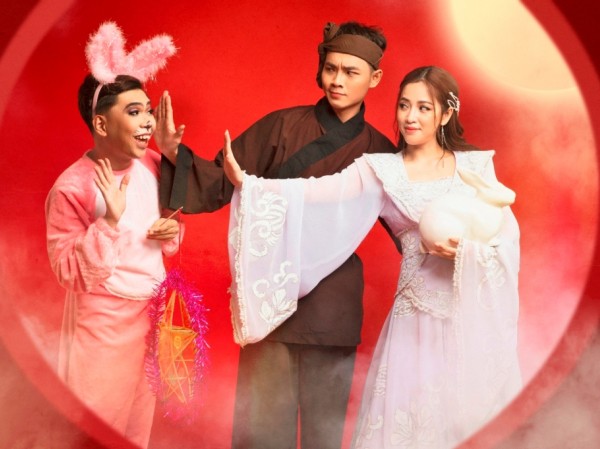Minh Dự hóa Minh Dự hóa "Thỏ Ngọc" lầy lội trong bộ ảnh "phá cỗ" đón Trung Thu cùng Anh Tú và Puka
