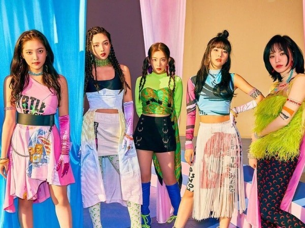 Ngược đời như Red Velvet: trang phục bị chê nhưng kiểu tóc thì đẹp mọi góc nhìn Ngược đời như Red Velvet: trang phục bị chê nhưng kiểu tóc thì đẹp mọi góc nhìn