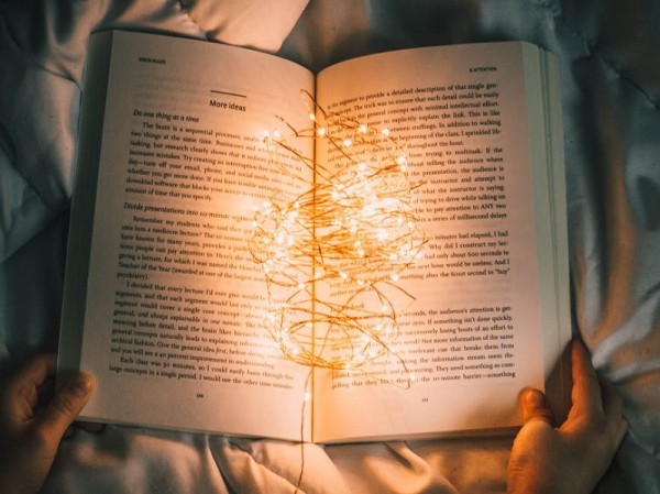 Chọn cho mình một quyển sách, và xem nó đọc được gì về con người bạn Chọn cho mình một quyển sách, và xem nó đọc được gì về con người bạn