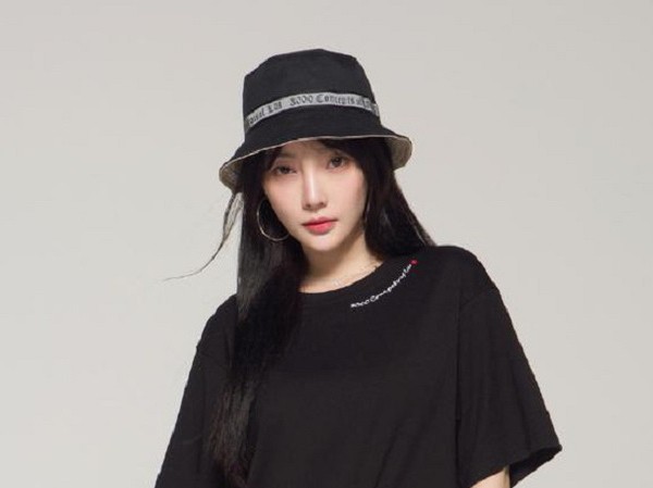 Bị khán giả tẩy chay vì ngoại tình, Lý Tiểu Lộ chuyển sang nghề bán hàng online Bị khán giả tẩy chay vì ngoại tình, Lý Tiểu Lộ chuyển sang nghề bán hàng online