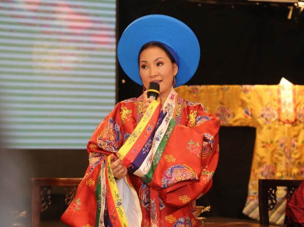 Ê-kíp Ê-kíp "Phượng Khấu" quyết tâm chờ nghệ sĩ Hồng Đào trở về để bấm máy
