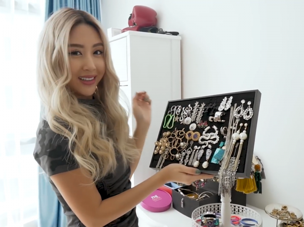 “Lên sóng” cả “rương báu” phụ kiện xinh lung linh, Quỳnh Anh Shyn lại “đốn tim” fan rồi “Lên sóng” cả “rương báu” phụ kiện xinh lung linh, Quỳnh Anh Shyn lại “đốn tim” fan rồi