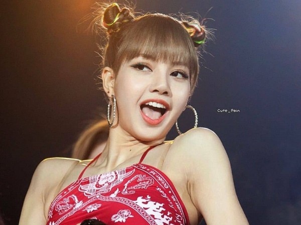Dây áo chíp vô hình, bí quyết giúp các nữ idol yên tâm khi diện đồ hở vai Dây áo chíp vô hình, bí quyết giúp các nữ idol yên tâm khi diện đồ hở vai