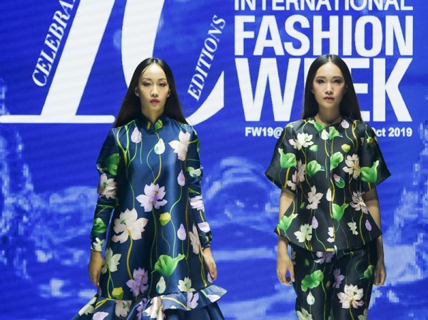 Vietnam International Fashion Week mùa thứ 10 vinh danh những người có đóng góp cho làng thời trang Việt Nam Vietnam International Fashion Week mùa thứ 10 vinh danh những người có đóng góp cho làng thời trang Việt Nam
