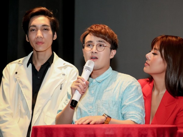 Hội bạn thân Huỳnh Lập, Quang Trung đến chúc mừng nghệ sĩ Kiều Linh ra mắt web-drama mới Hội bạn thân Huỳnh Lập, Quang Trung đến chúc mừng nghệ sĩ Kiều Linh ra mắt web-drama mới