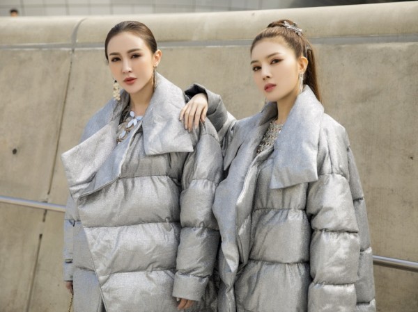 Kelly - Lilly Luta lên đồ như chị em sinh đôi xuất hiện tại Kelly - Lilly Luta lên đồ như chị em sinh đôi xuất hiện tại "Seoul Fashion Week"