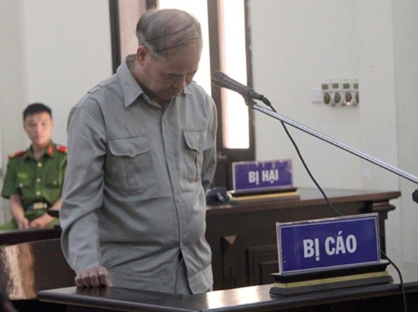 Hiệu trưởng xâm hại tình dục 9 nam sinh lĩnh 8 năm tù Hiệu trưởng xâm hại tình dục 9 nam sinh lĩnh 8 năm tù