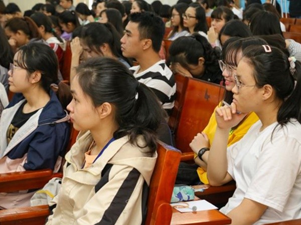 “Sử dụng mạng xã hội quá nhiều dễ mắc bệnh hoang tưởng” “Sử dụng mạng xã hội quá nhiều dễ mắc bệnh hoang tưởng”