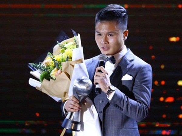 Văn Hậu không quên đá xoáy Quang Hải về danh hiệu cầu thủ hay nhất AFF Văn Hậu không quên đá xoáy Quang Hải về danh hiệu cầu thủ hay nhất AFF